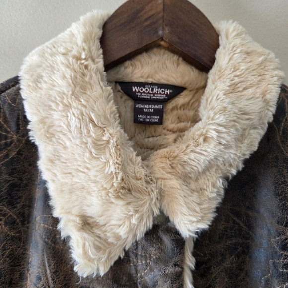 Woolrich Women's Faux Leather Leaf Print Distressed Sherpa Lined Vest Sz Medium - Picture 7 of 14